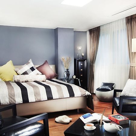 N Fourseason Hotel Myeongdong Seoul Bagian luar foto